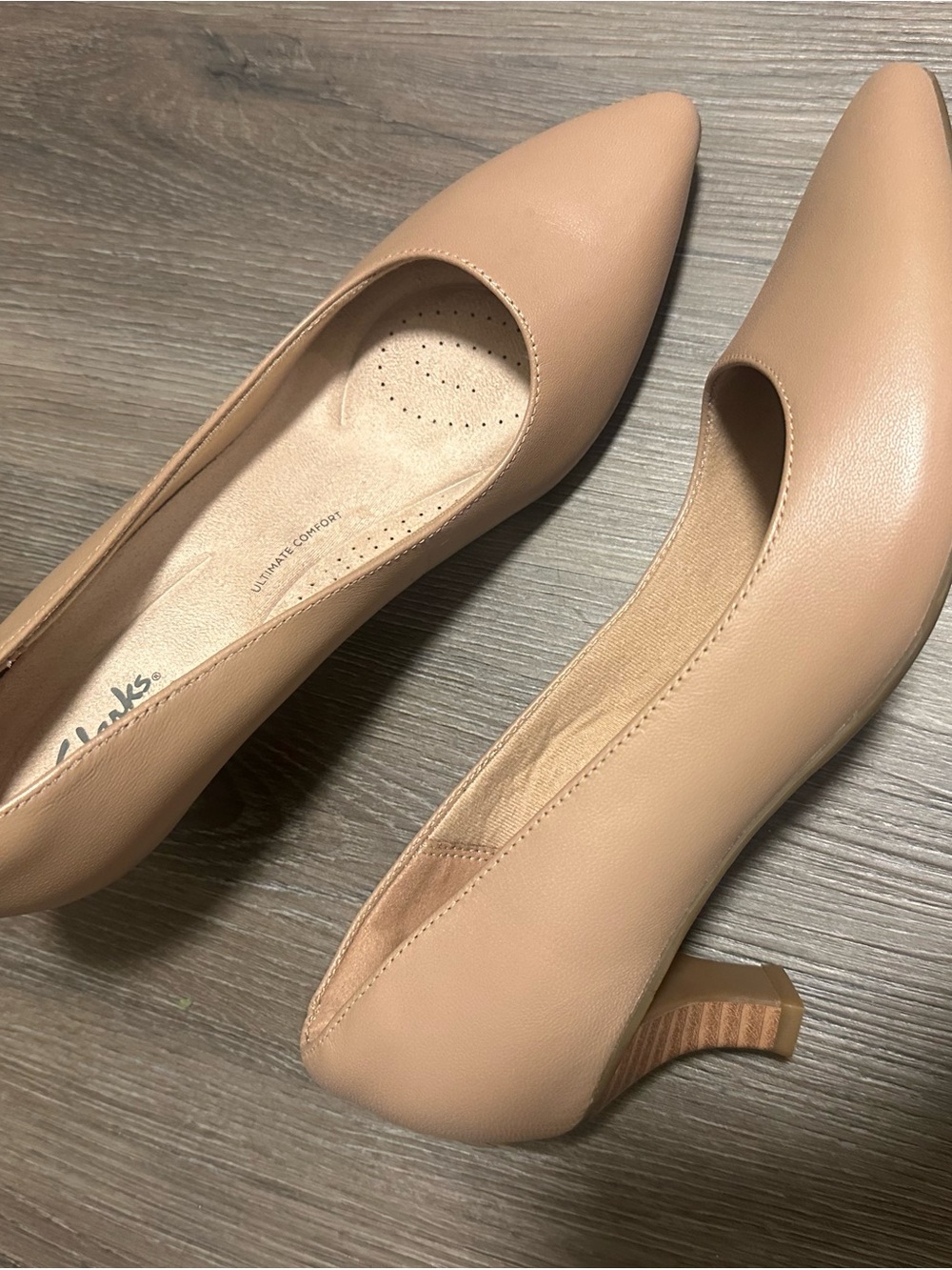 Clarks Women's Beige Pointed-Toe Pumps size 8